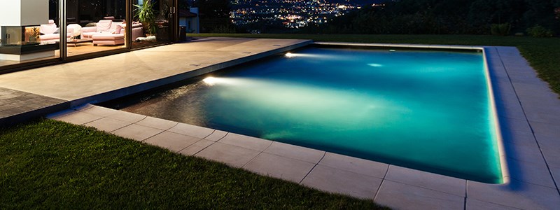 Cum se iluminează o piscină?