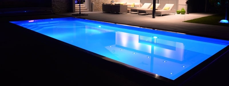 Iluminați-vă piscina și spațiile adiacente cu corpuri de iluminat de calitate înaltă!