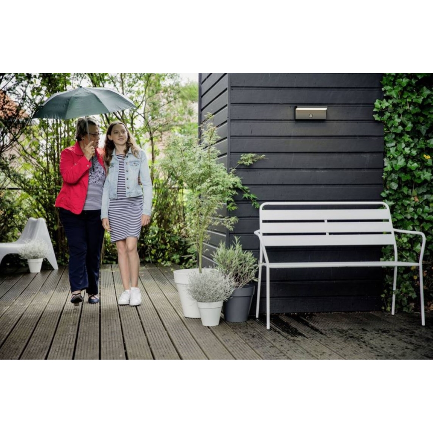 Aplică de exterior cu senzor Philips BUSTAN LED/3,8W/230V 2700K IP44