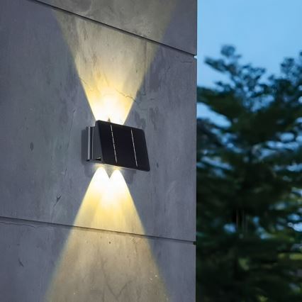 Aplică LED solară 4xLED/1,5W/3,7V 1500 mAh IP54 negru