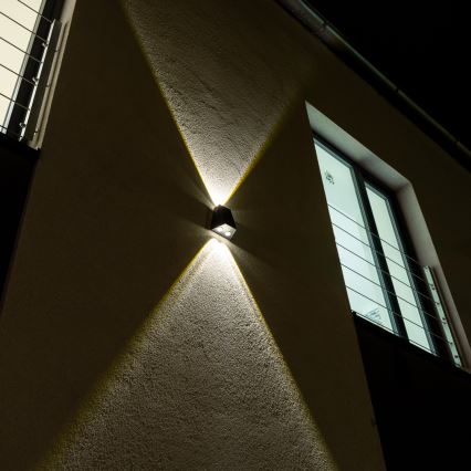 Aplică LED solară cu senzor LED/2W/5V IP54 1300 mAh