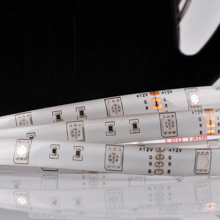 Bandă LED RGB reglabilă pentru exterior 5m LED/14W/12V IP65 + telecomandă