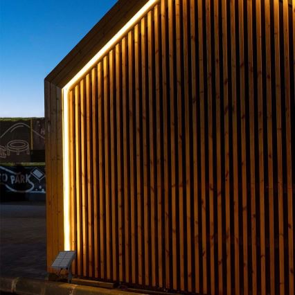 Banda LED solară reglabilă LED/1,2W/3,7V 4000K IP67 1500 mAh 5m + telecomandă