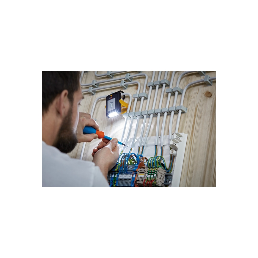 Brennenstuhl - Lanternă de lucru LED, 3xAAA, portocalie