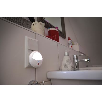 Brennenstuhl - Lumină de orientare LED cu senzor pentru priză LED/0,85W/230V