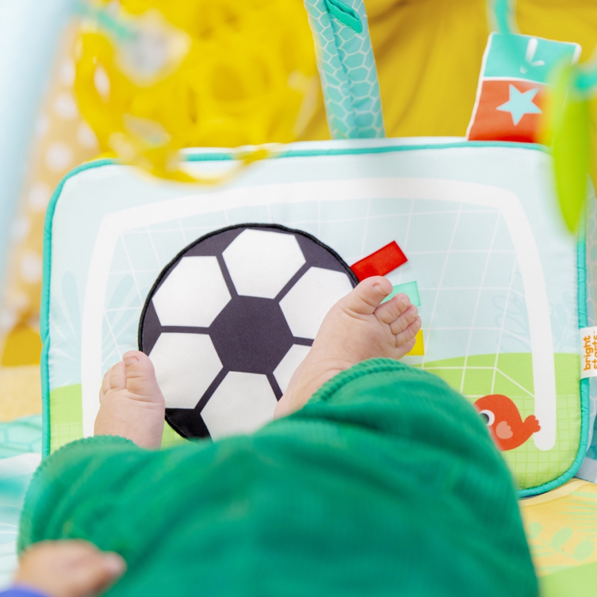 Bright Starts - Covoraș de joacă pentru bebeluși OBALL GRIP & KICK 3xAA