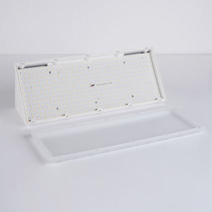 Brilagi - Aplica de perete LED pentru exterior TRIANGLE LED/42W/230V 3000/4000/6500K 45 cm albă IP65