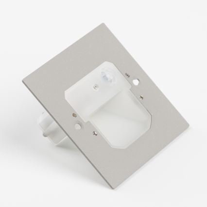 Brilagi - Aplică LED pentru scări JACK, 1,5W, 230V, 3000/4000/6500K, cu senzor de mișcare și senzor crepuscular, alb