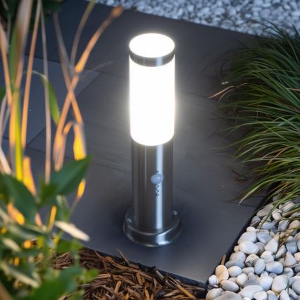 Brilagi - Lampă de exterior cu senzor NOVA 1xE27/15W/230V 40 cm IP44 crom mat