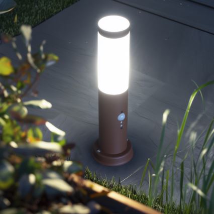 Brilagi - Lampă de exterior cu senzor NOVA, 1xE27/15W/230V, 40 cm, IP44, maro