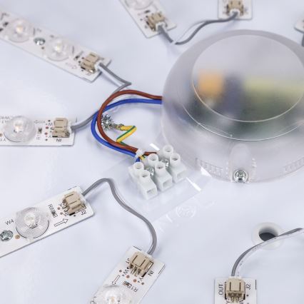 Brilagi - Plafonieră LED dimerizabilă PILANA, 72 W, 230 V, 3000–6500 K, stejar/negru, Ø 80 cm + telecomandă