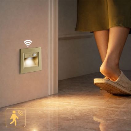 Brilagi - Aplică LED pentru scară STEP LIGHT cu senzor, LED/1,5W/230V, IP44, aurie