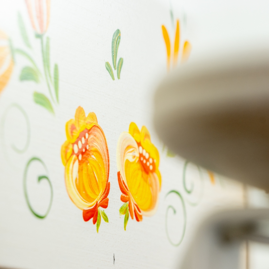 Brilagi - Lustră suspendată cu lanț QUEEN 8xE14/40W/230V fag/crem