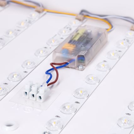 Brilagi - Plafonieră LED reglabilă PILANA, 60 W, 230 V, 3000–6500K, stejar/alb, 56 x 56 cm + telecomandă