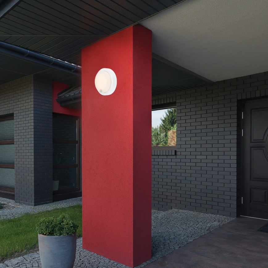 Brilo - Aplică de perete LED reîncărcabilă pentru exterior, cu senzor, LED/4W/5V, 4400 mAh, IP44, albă