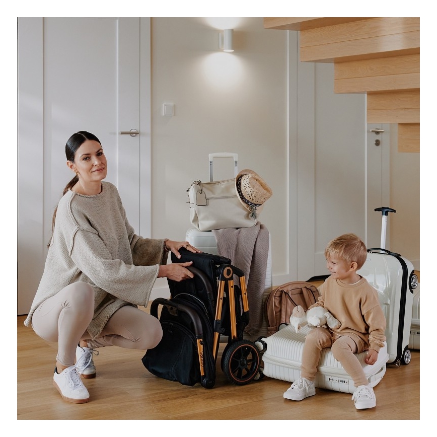 Cărucior de copii Lionelo CLOE negru/auriu