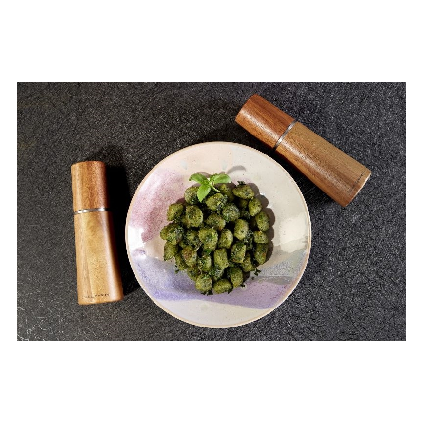Cole&Mason - Set de râșnițe pentru sare și piper MARLOW din lemn de acacia, 2 bucăți, 18,5 cm