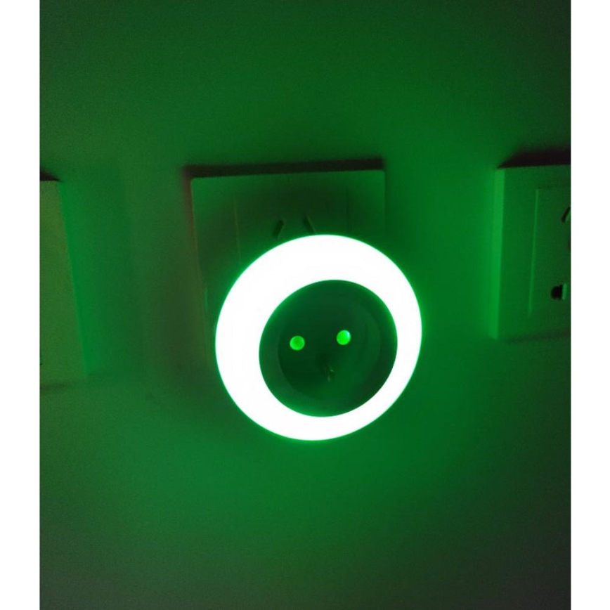 Corp de iluminat LED de orientare cu senzor crepuscular și priză LED/0,6W/230V