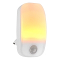 Corp de iluminat LED de orientare, pentru priză, cu senzor de mișcare și crepuscular LED/0,55W/230V alb