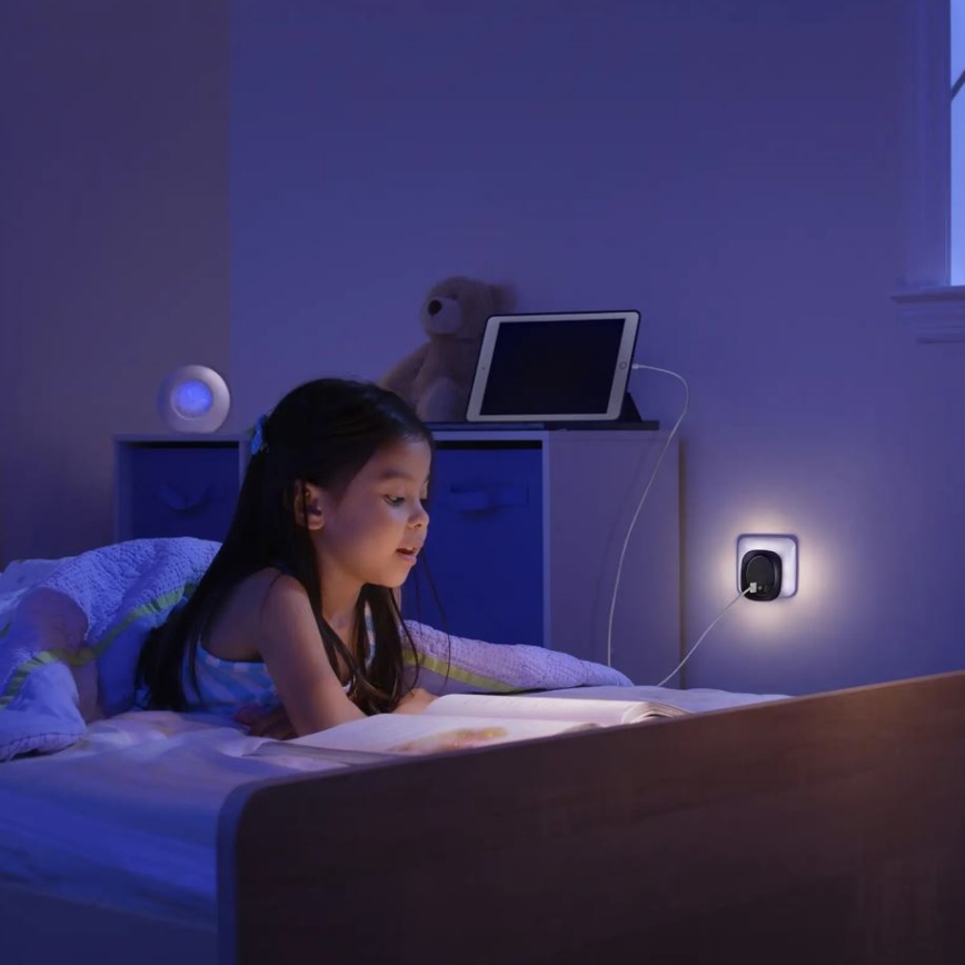 Corp de iluminat LED de veghe cu senzor și USB pentru priză LUNETTA LED/12,5W/230V negru Ledvance