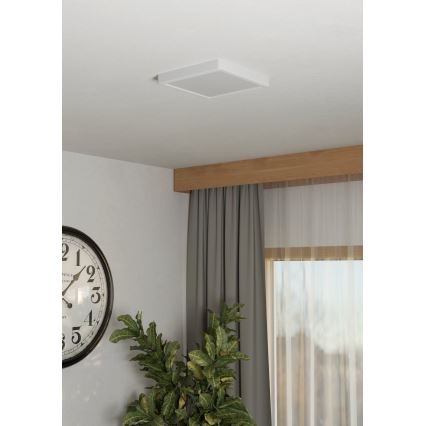Plafonieră LED Eglo, 10,5 W, 230 V, 2700/4000/6500 K, 22 x 22 cm, albă