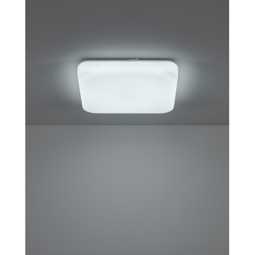 Plafonieră LED pentru baie Eglo, 18W/230V, 3000/4000/6000K, 33x33 cm, IP44