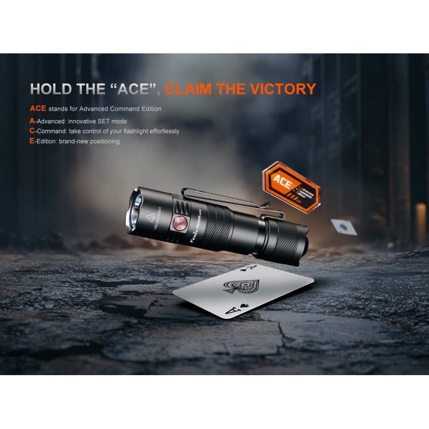 Fenix PD26RACE - Lanternă LED reîncărcabilă cu reglaj al intensității, USB, 1600 mAh, IP68, 1300 lm, 556 h, negru