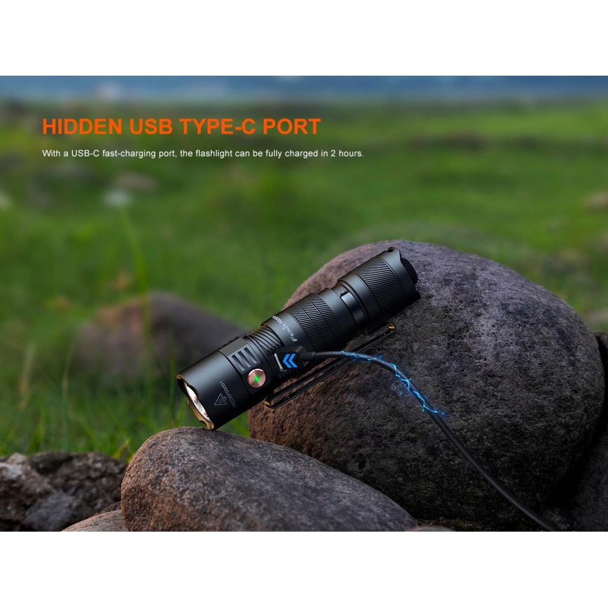 Fenix PD26RACE - Lanternă LED reîncărcabilă cu reglaj al intensității, USB, 1600 mAh, IP68, 1300 lm, 556 h, negru