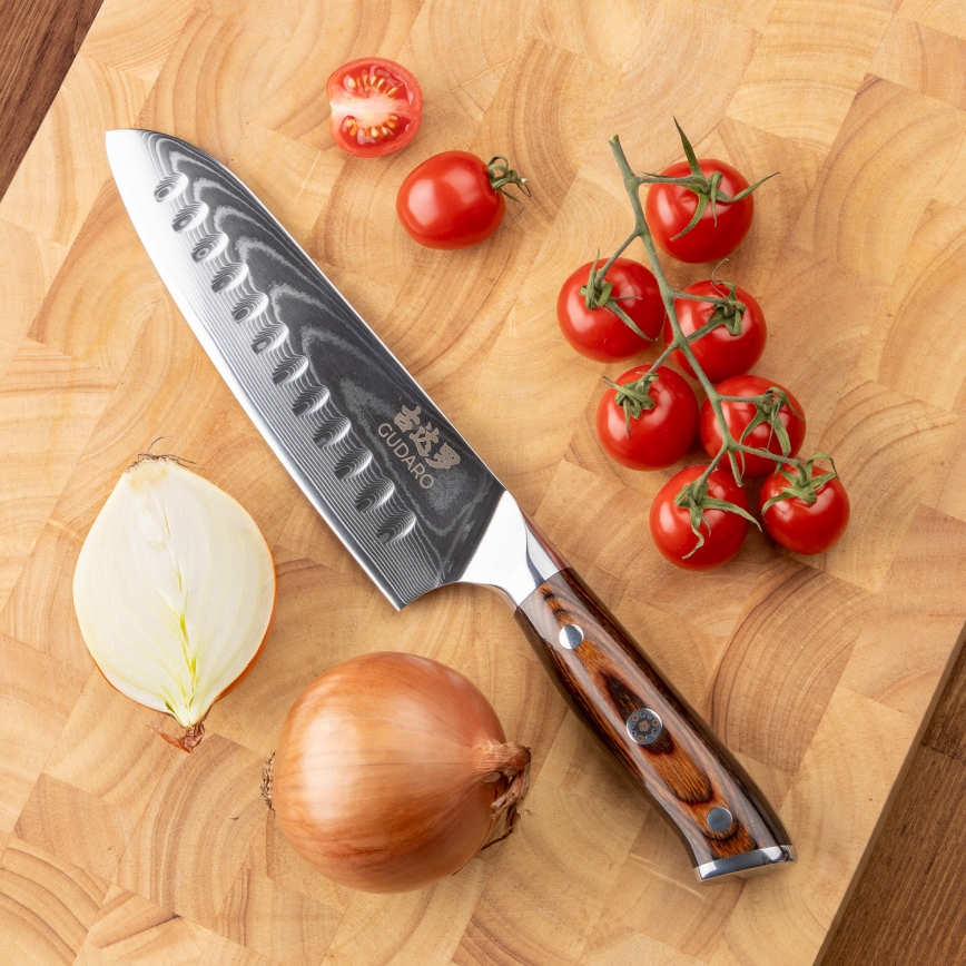 Gudaro - Cuțit de bucătărie Santoku din oțel Damasc FENG 7,5, cu 67 de straturi de oțel, lungime 18 cm