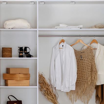 Iluminare LED RGBW reglabilă pentru mobilier LED/0,5W/4,5V 3xAAA alb + telecomandă