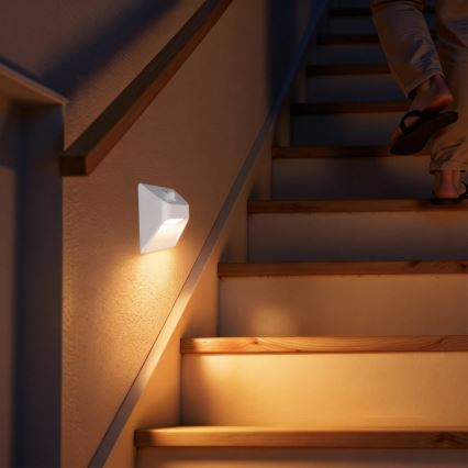 Lampă LED reîncărcabilă pentru scări cu senzor de mișcare și de amurg STEP LIGHT LED/0,3W/3,7V 2200 mAh IP53 albă