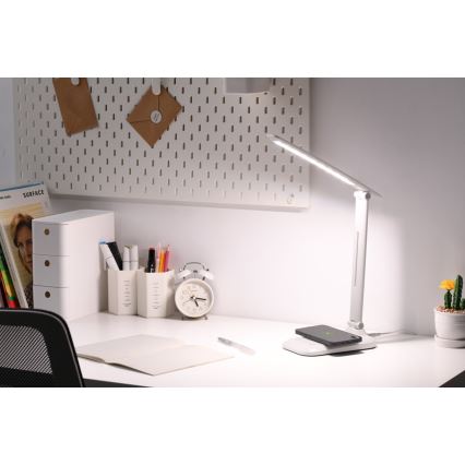 Lampă de birou LED reglabilă cu încărcare wireless Qi și USB LUMI LED/7W/230V, albă