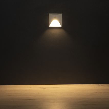 Aplica LED pentru scări EXIN LED/2,5W/230V 3000K IP65, albă, pătrată, cu senzor de mișcare și de amurg