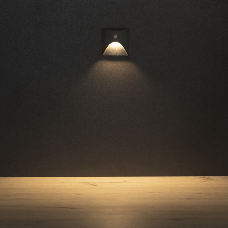 Aplica LED pentru scări EXIN, pătrată, antracit, LED/2,5W/230V 3000K IP65, cu senzor de mișcare și de amurg