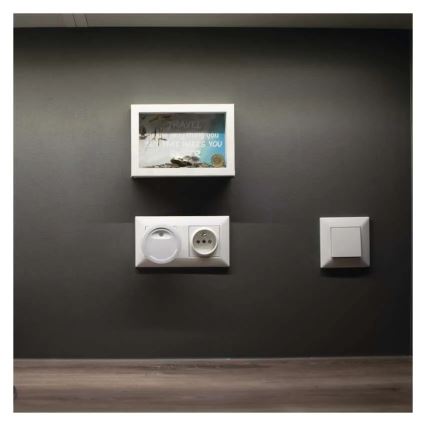 Lampă de veghe LED cu senzor de amurg, 0,3 W, 230 V