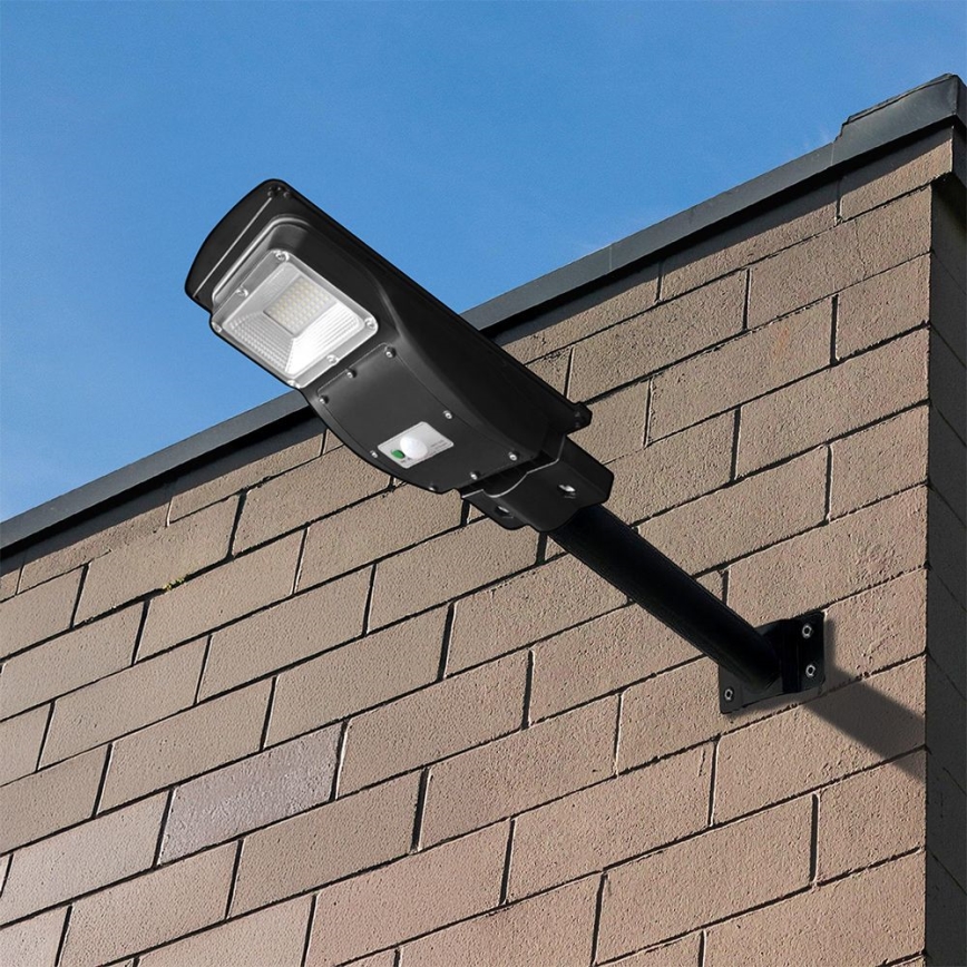 Lampă LED stradală solară cu senzor de mișcare și crepuscular LED/6W/3,2V 6000K IP65 5000 mAh negru + telecomandă
