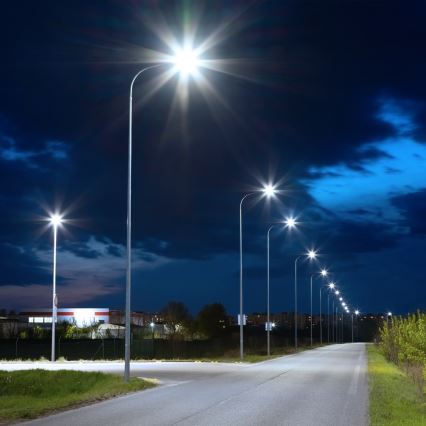 Lampă stradală LED reglabilă cu senzor de amurg și panou solar LED/200W/20000 mAh 6500K IP65 gri