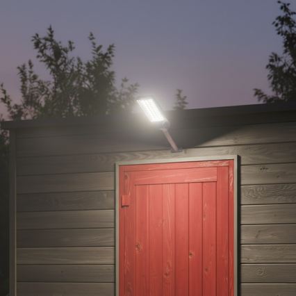 Lampă stradală solară LED reglabilă cu senzor VENICE, 200W/3,2V, 12000 mAh, IP65, neagră + telecomandă