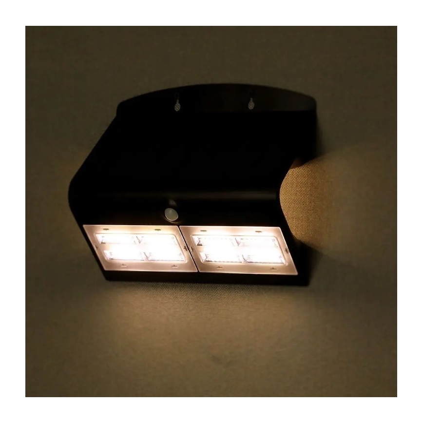 Lumină solară LED de perete cu senzor LED/7W/3,7V 4000K IP65 4000 mAh negru