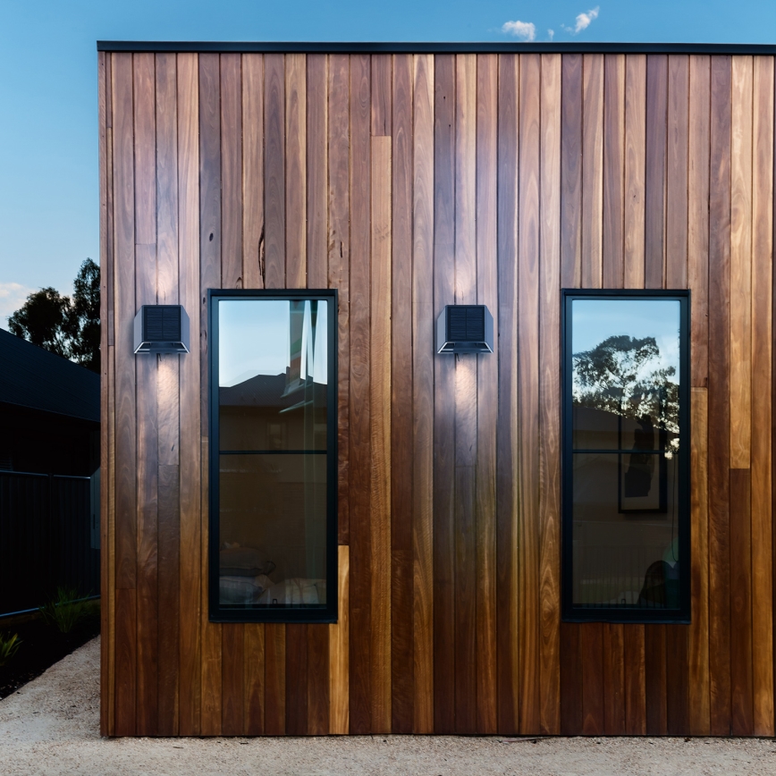 Lampa solară de perete LED WINGS LED/2W/1300 mAh 3,7V 6000K IP54 neagră