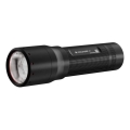 Ledlenser P7 - lanternă LED reglabilă, 450 lm, IP54, funcționează cu 4xAAA, autonomie 25 ore, neagră