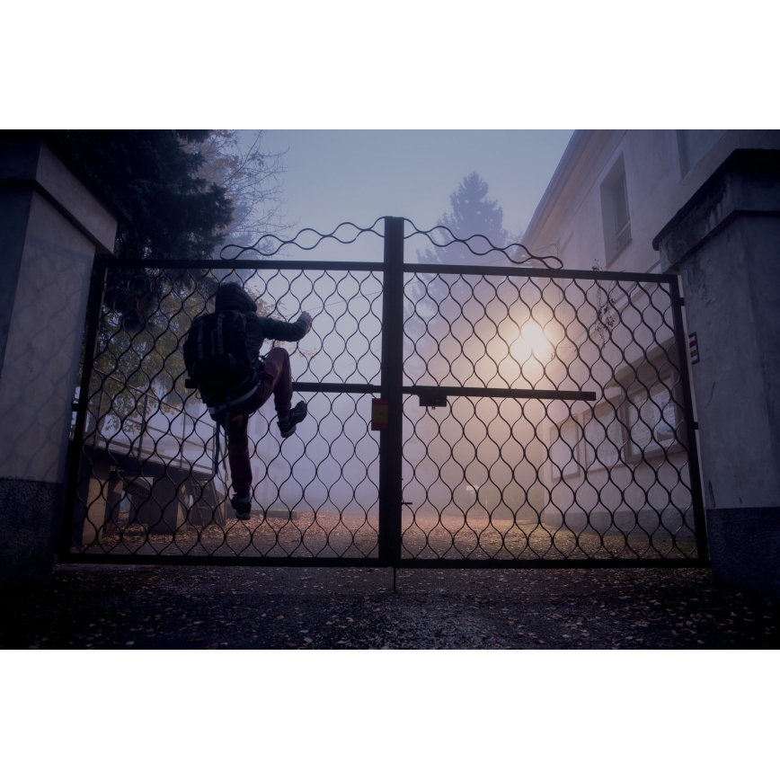 Ledvance - Spot LED cu senzor și cameră SMART + LED/24W/230V IP44 Wi-Fi