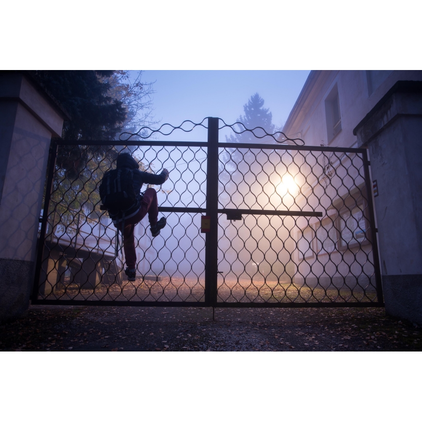 Ledvance - Spot LED cu senzor și cameră SMART + LED/24W/230V IP44 Wi-Fi