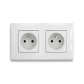 Legrand - Priză dublă pentru uz casnic cu ramă NILOE 250V albă