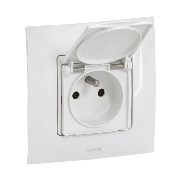 Legrand - priză exterioară pentru locuință cu ramă NILOE 250V IP44 albă