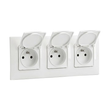 Legrand - Priză triplă de exterior pentru locuință cu ramă NILOE 250V IP44 albă