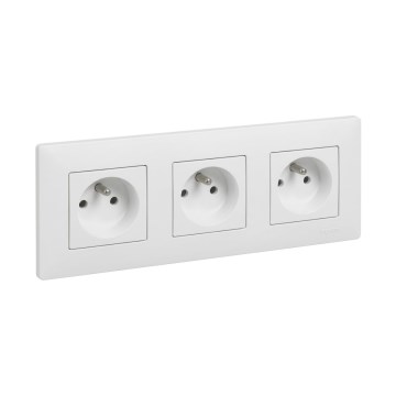 Legrand - Priză triplă pentru locuință cu ramă NILOE STEP 250V albă