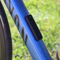 Localizator pentru bicicletă compatibil cu Apple Find My