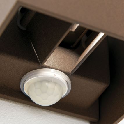 CUBE-S – Aplică de exterior LED, 13W, 230V, IP54, cu senzori de mișcare și de crepuscul, maro