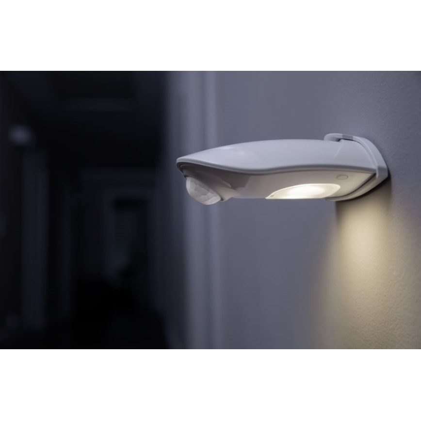 Osram - Aplică LED de exterior cu senzor DOORLED, 0,5 W, 3x AA, IP54, alb